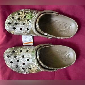 Crocs Classic Clog, Camoflauge color, NWT, Men's Size 12